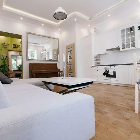 아파트 Concierge Traveller's Nest Wspolna 바르샤바