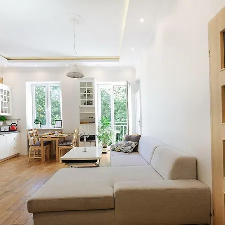 Concierge Traveller's Nest Wspolna Varsavia